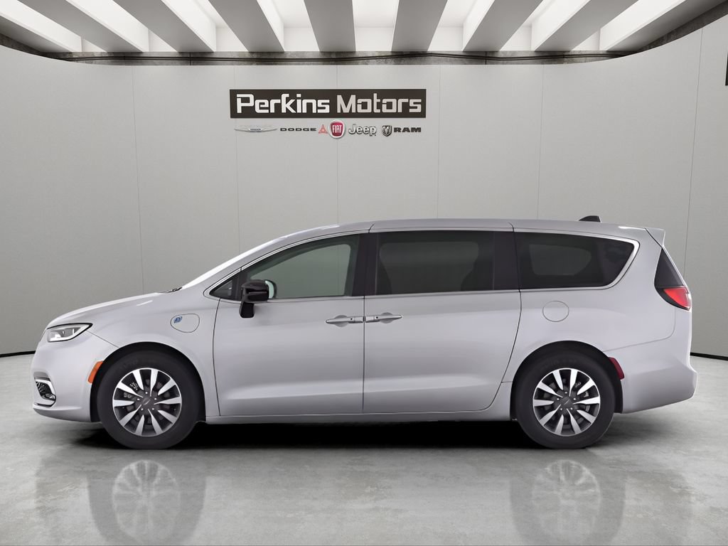 Used 2025 Chrysler Pacifica Select FWD image 2
