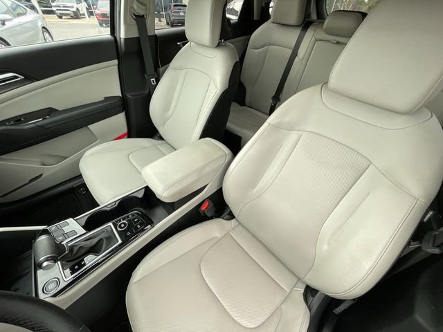 Used 2025 Kia Sportage EX image 14