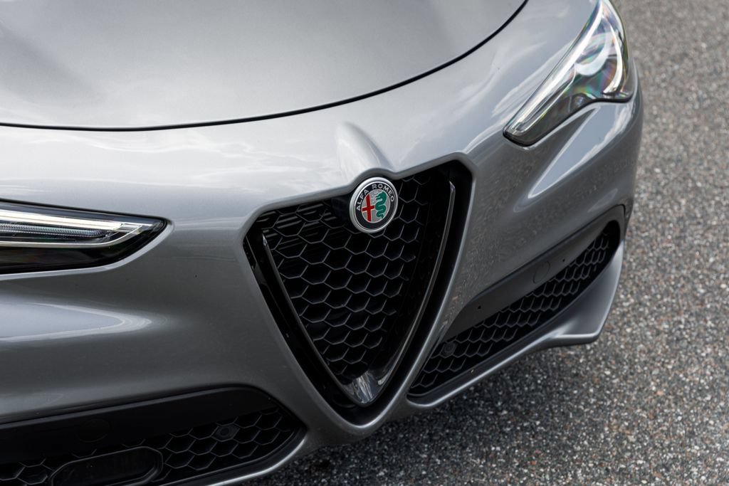 Used 2019 Alfa Romeo Stelvio Ti w/ TI Performance Package AWD/4WD image 36