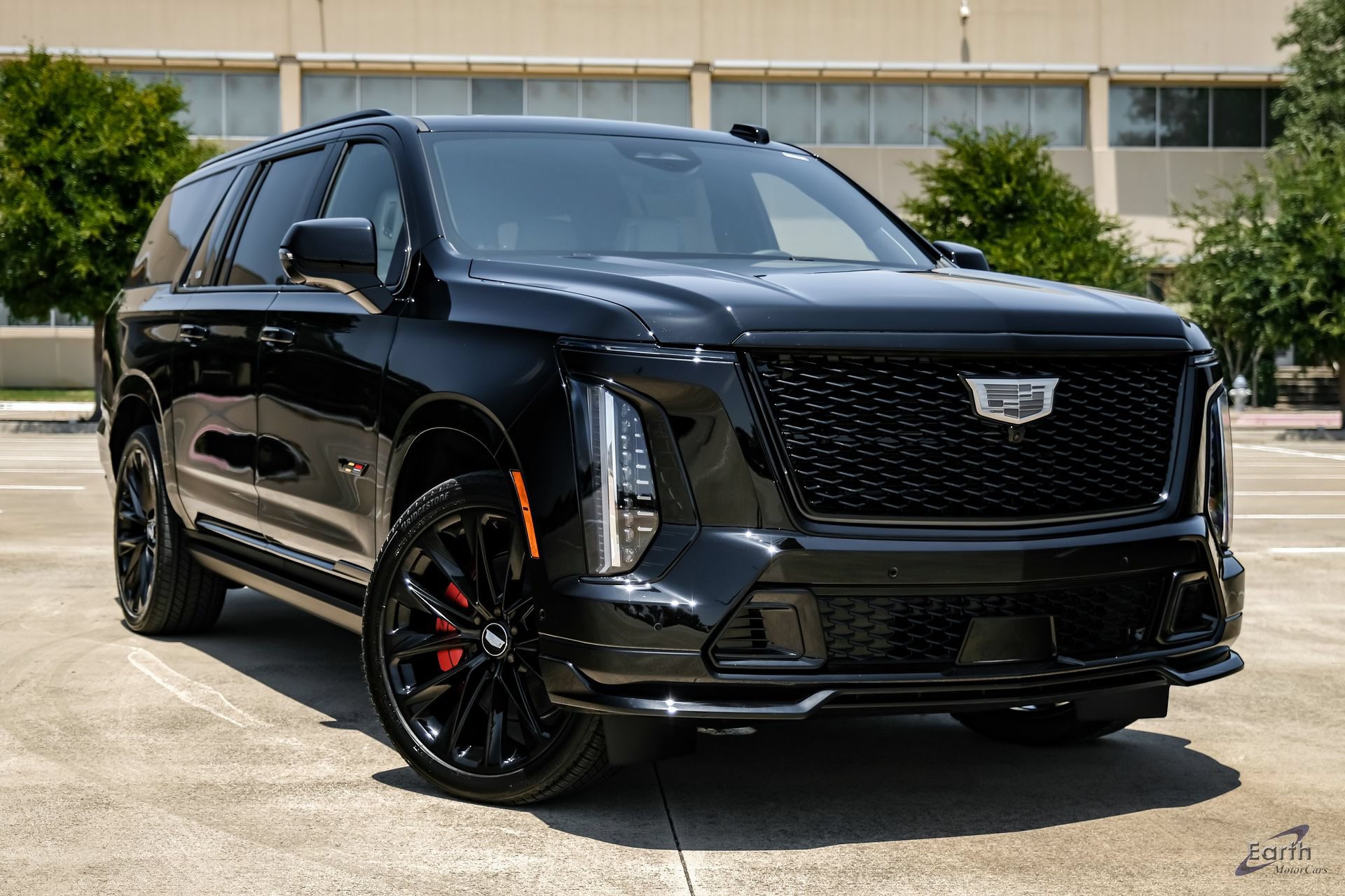 Used 2026 Cadillac Escalade ESV V w/ LPO, ONYX Package AWD/4WD image 25