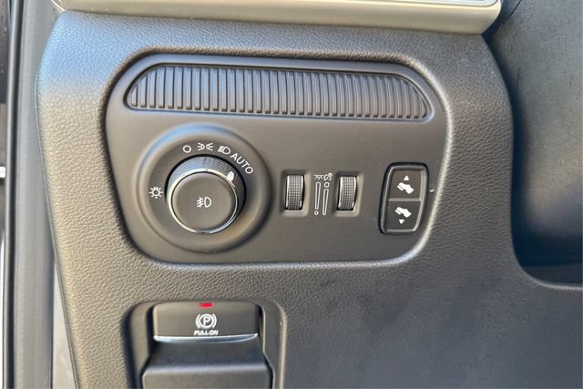 Used 2024 Jeep Wagoneer L Series III w/ Flexible Seating Group AWD/4WD image 17