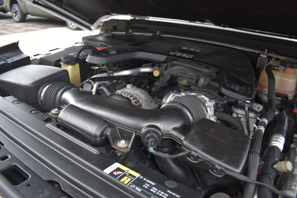 Used 2018 Jeep Wrangler Unlimited Sahara image 39