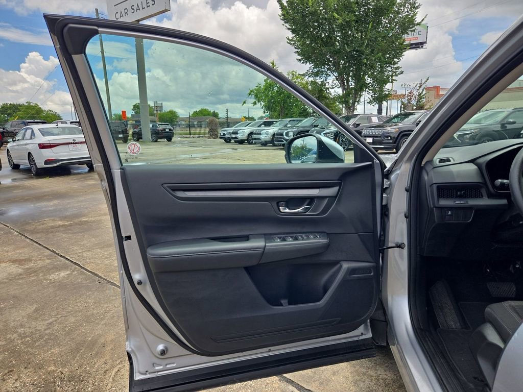 Used 2025 Honda CR-V LX image 11