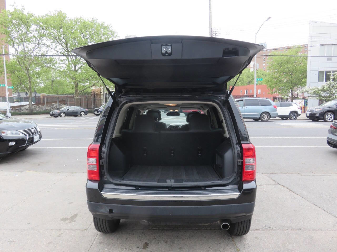 Used 2016 Jeep Patriot High Altitude AWD/4WD image 22