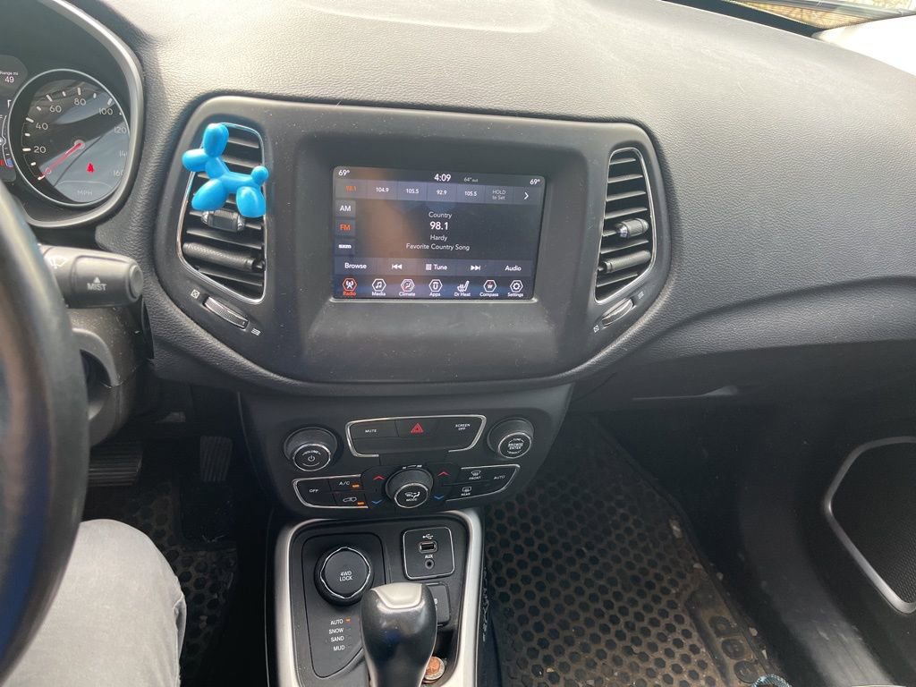 Used 2018 Jeep Compass Latitude w/ Popular Equipment Group AWD/4WD image 8
