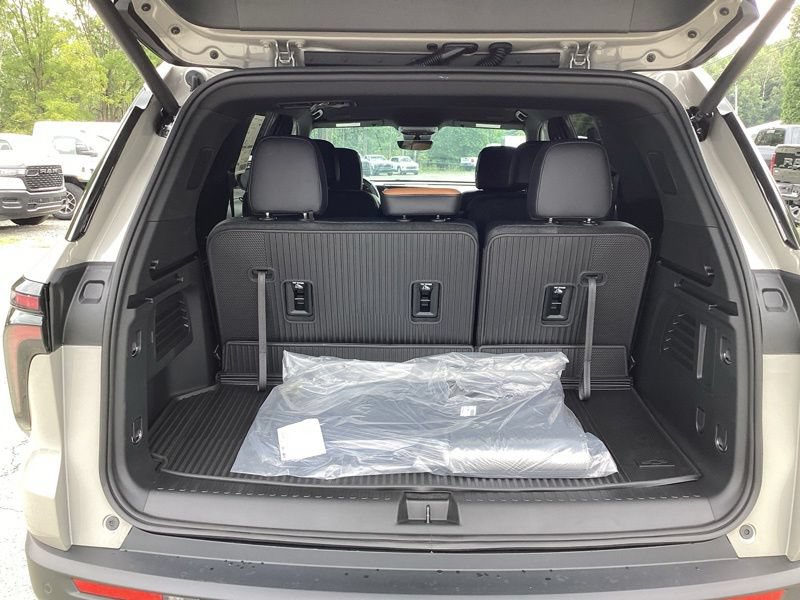 New 2027 Chevrolet Traverse Z71 w/ Enhanced Driving Package AWD/4WD image 14