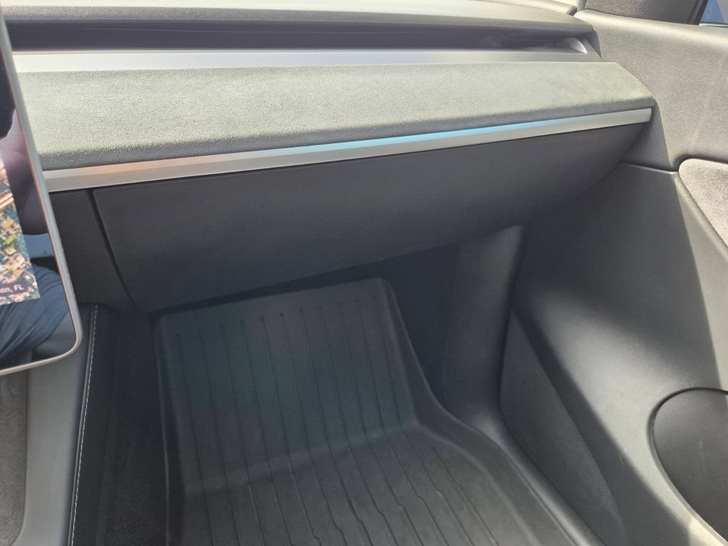 Used 2021 Tesla Model Y Long Range AWD/4WD image 29