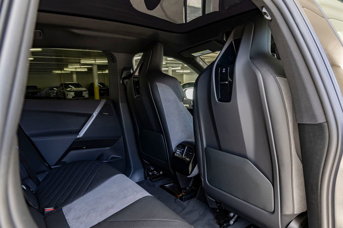 New 2026 BMW iX xDrive45 w/ M Sport Package image 25