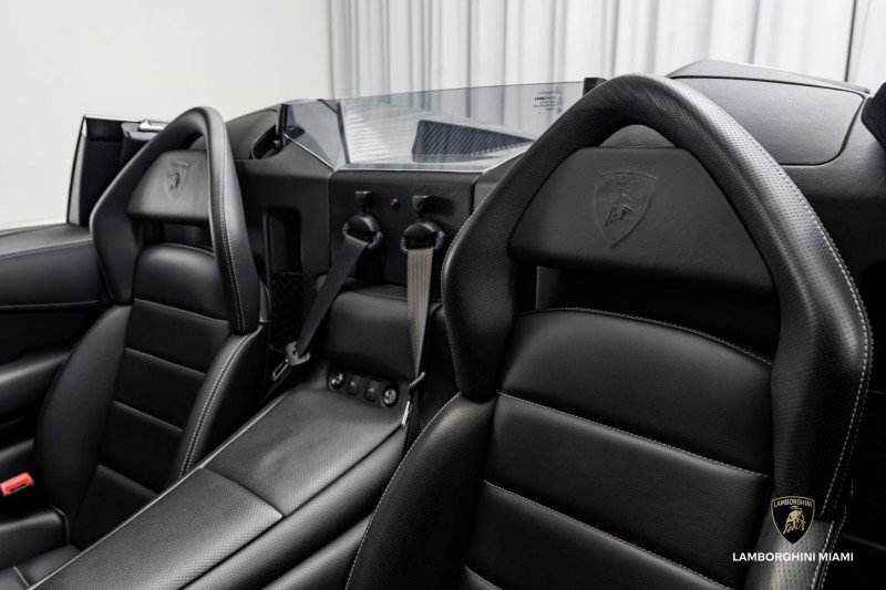 Used 2006 Lamborghini Murcielago Roadster image 42