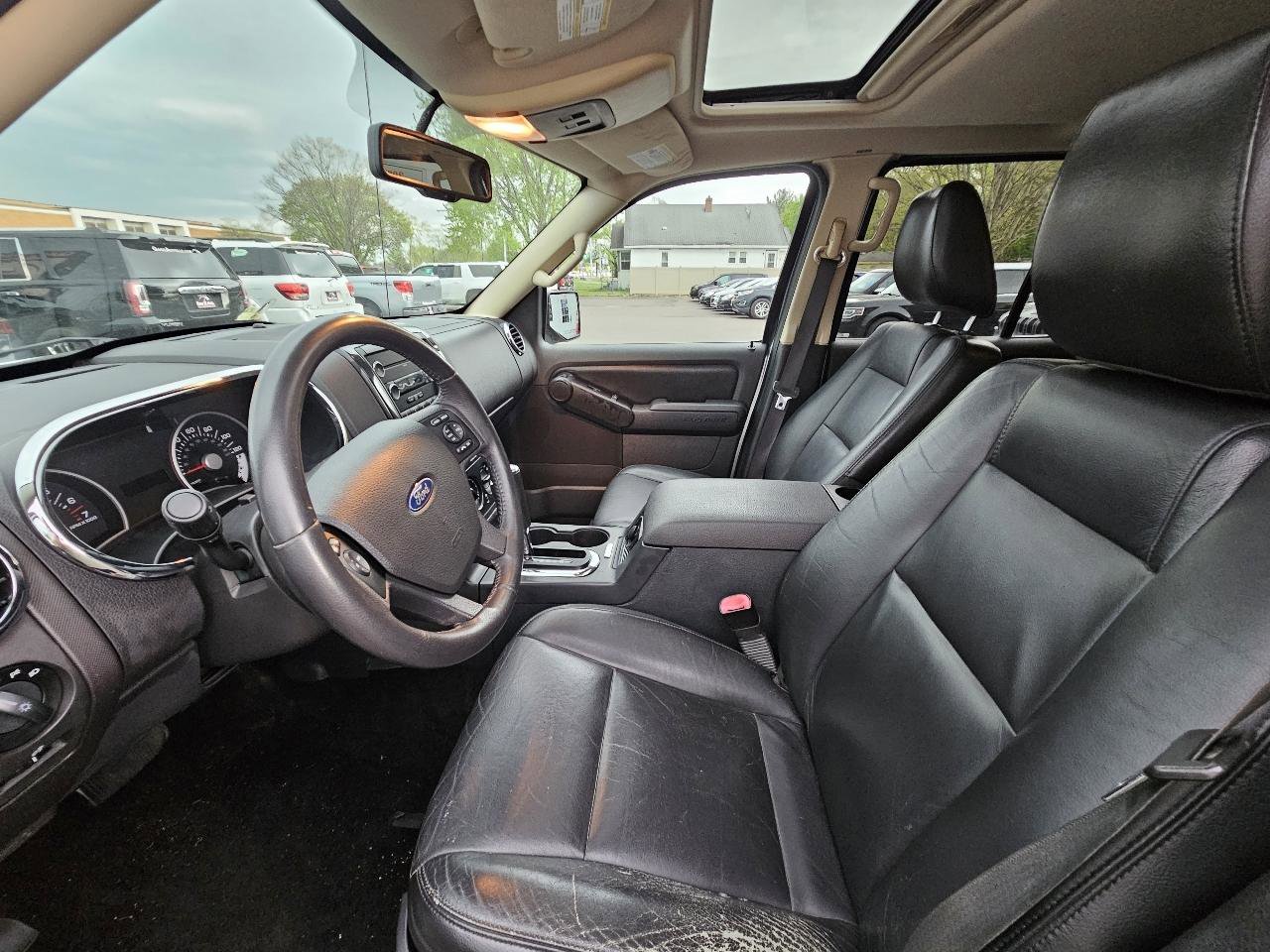 Used 2010 Ford Explorer XLT AWD/4WD image 19