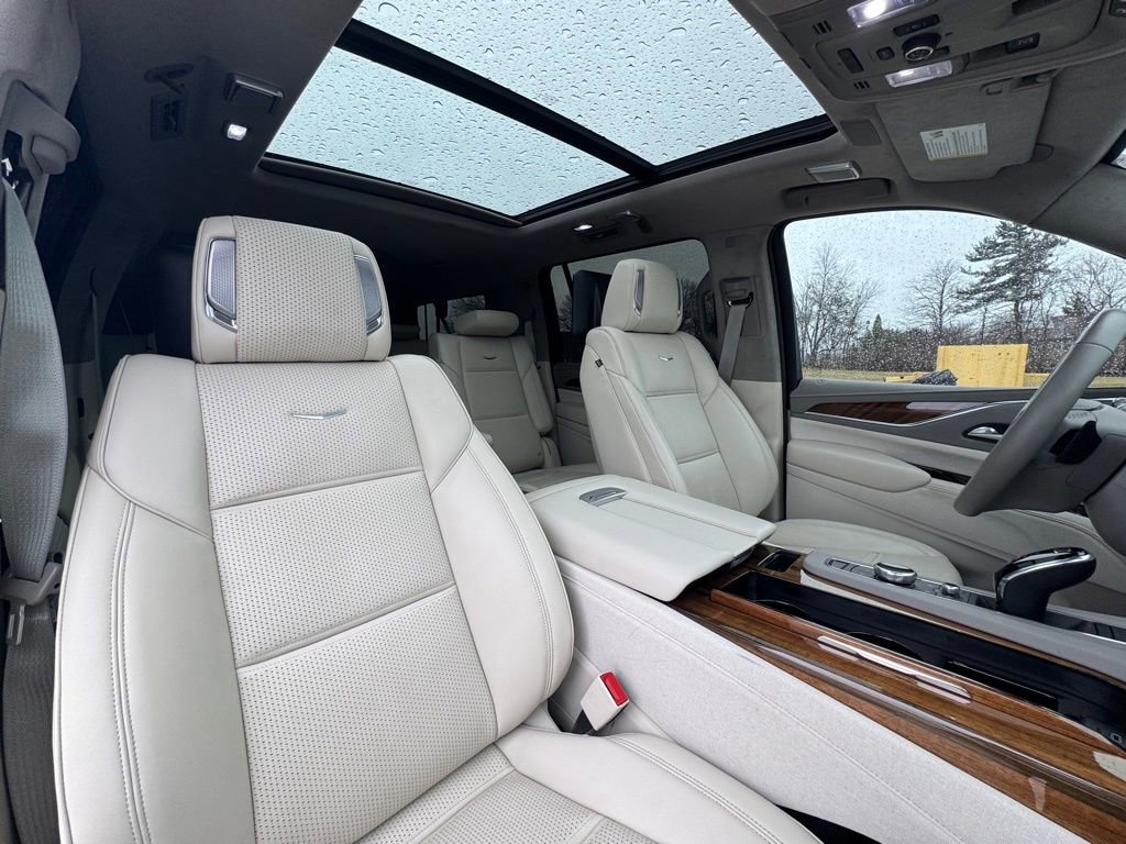 Used 2024 Cadillac Escalade ESV Sport Platinum w/ LPO, ONYX Package AWD/4WD image 30