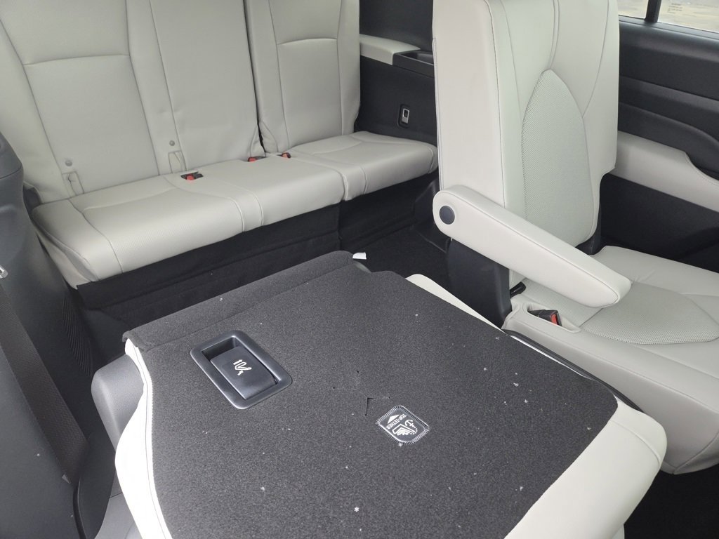 New 2026 Toyota Grand Highlander XLE image 6