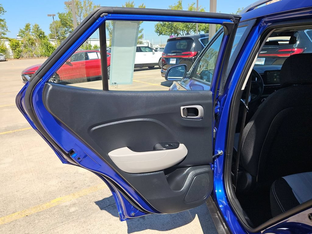 Used 2025 Hyundai Venue SEL FWD image 27