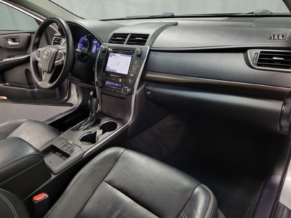 Used 2015 Toyota Camry XLE w/ Moonroof Package FWD image 35