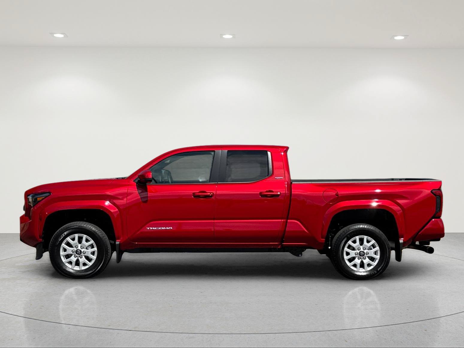 Used 2026 Toyota Tacoma SR5 AWD/4WD image 3