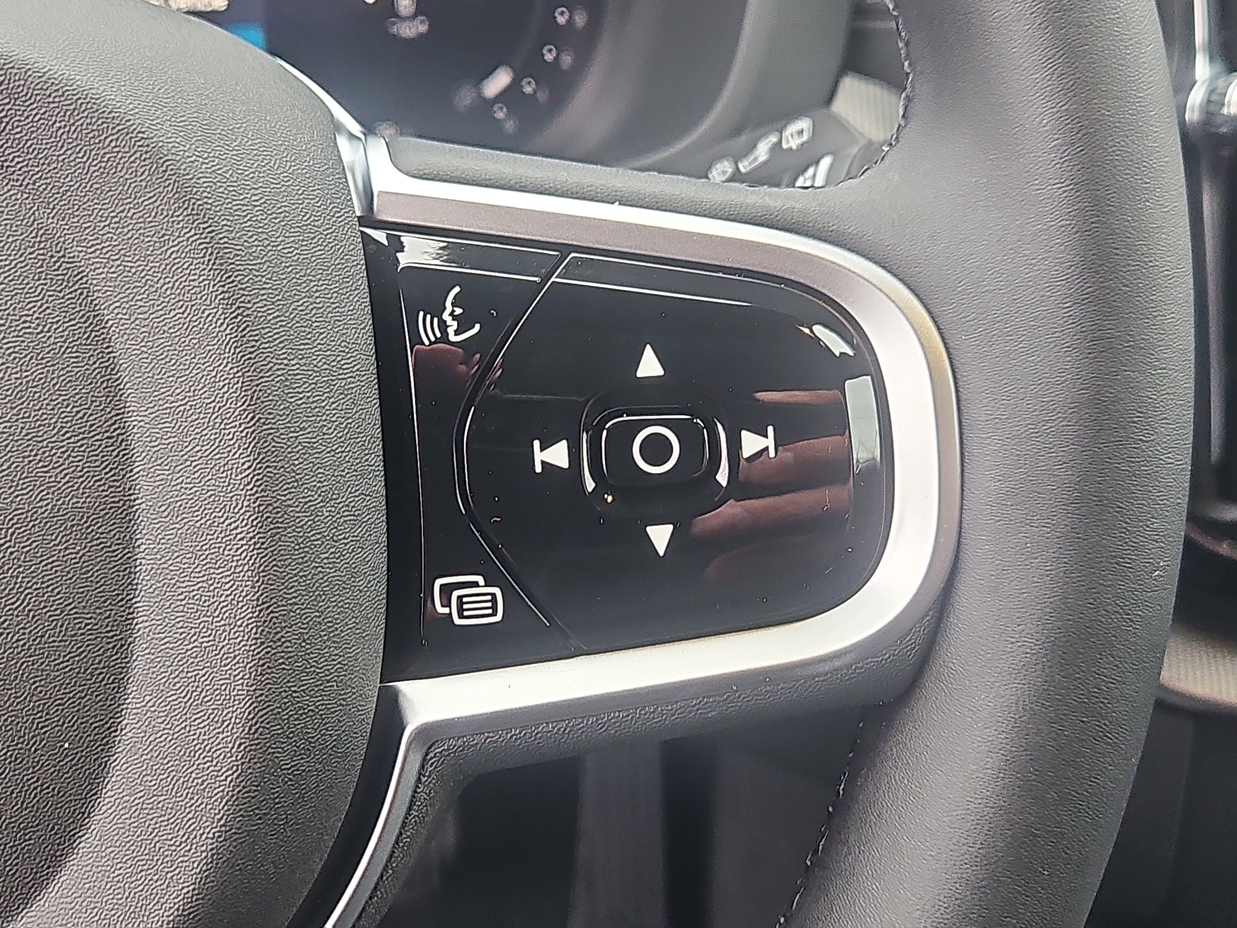 New 2026 Volvo XC60 B5 Ultra w/ Protection Package Premier image 16