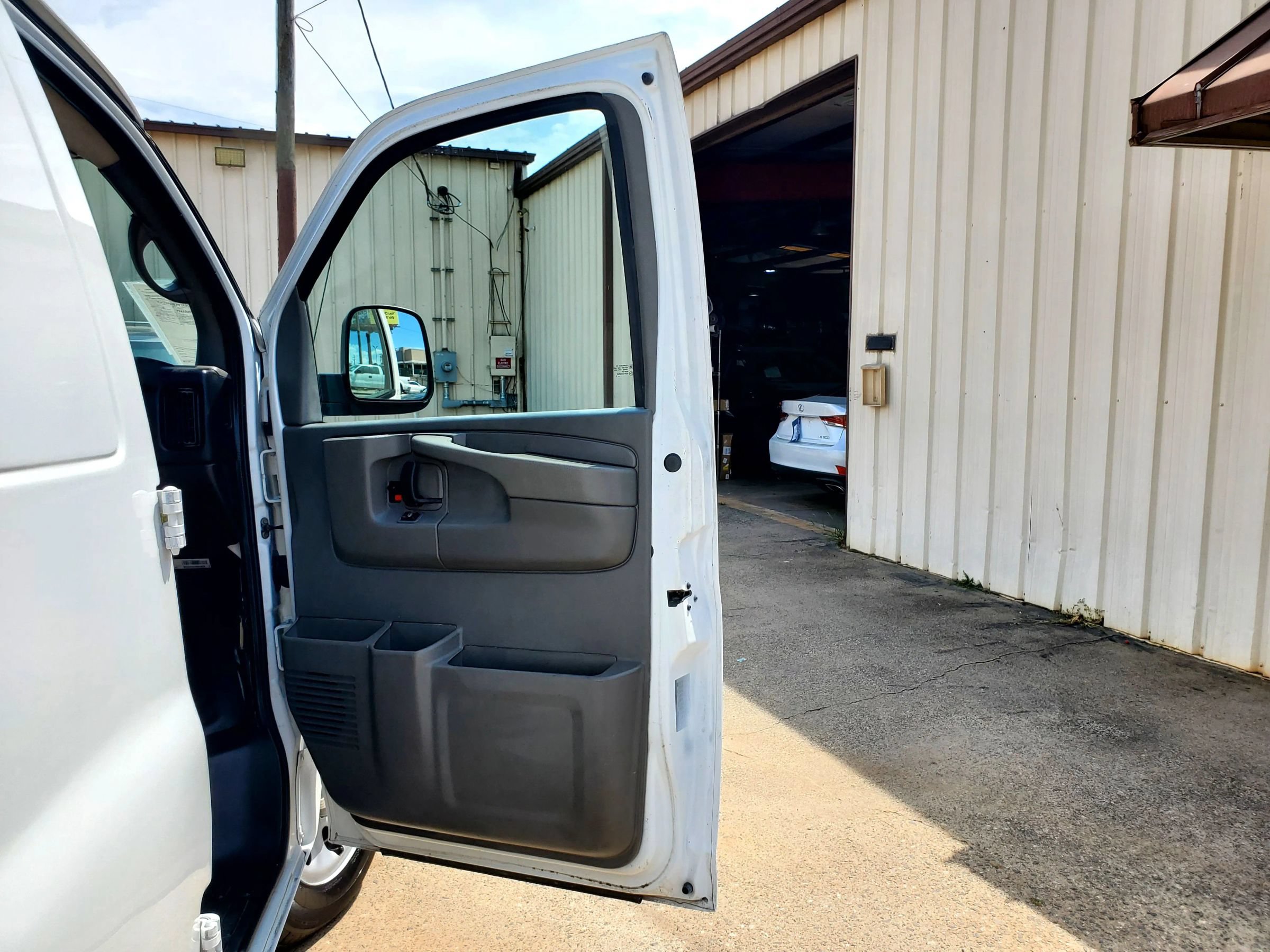 Used 2014 Chevrolet Express 1500 RWD image 23