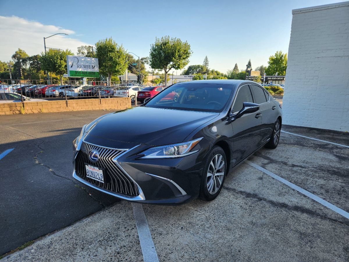 Used 2021 Lexus ES 300h w/ Accessory Package 2 FWD image 2