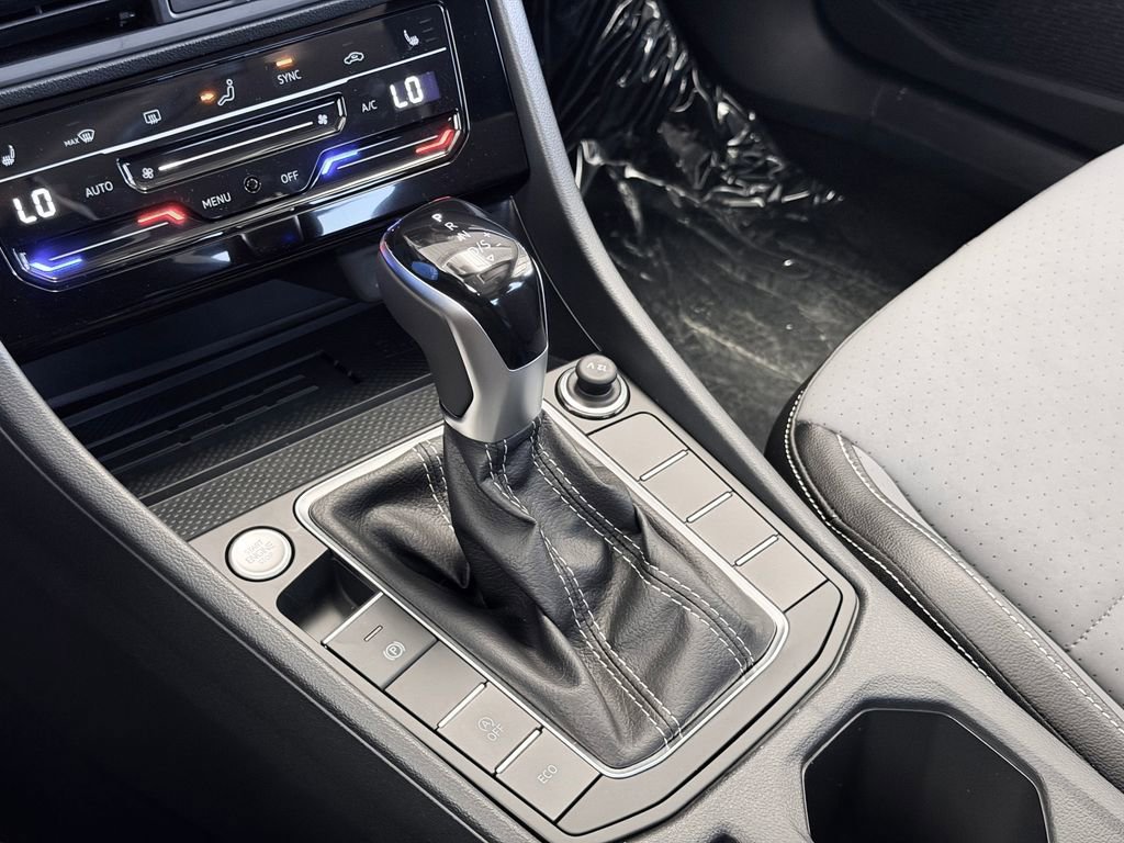 New 2026 Volkswagen Jetta SE FWD image 19