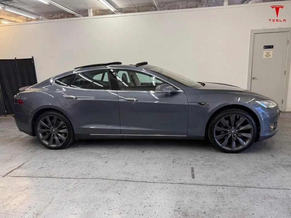 Used 2013 Tesla Model S Performance RWD image 8
