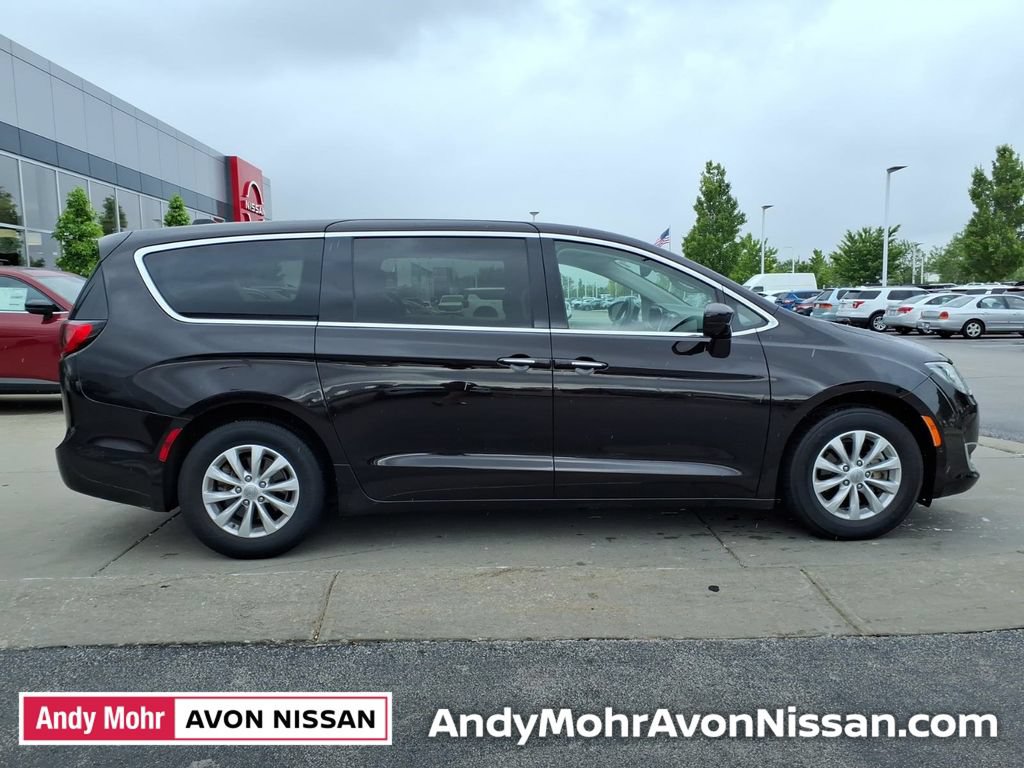Used 2019 Chrysler Pacifica Touring Plus w/ Advanced Safetytec Group FWD image 8