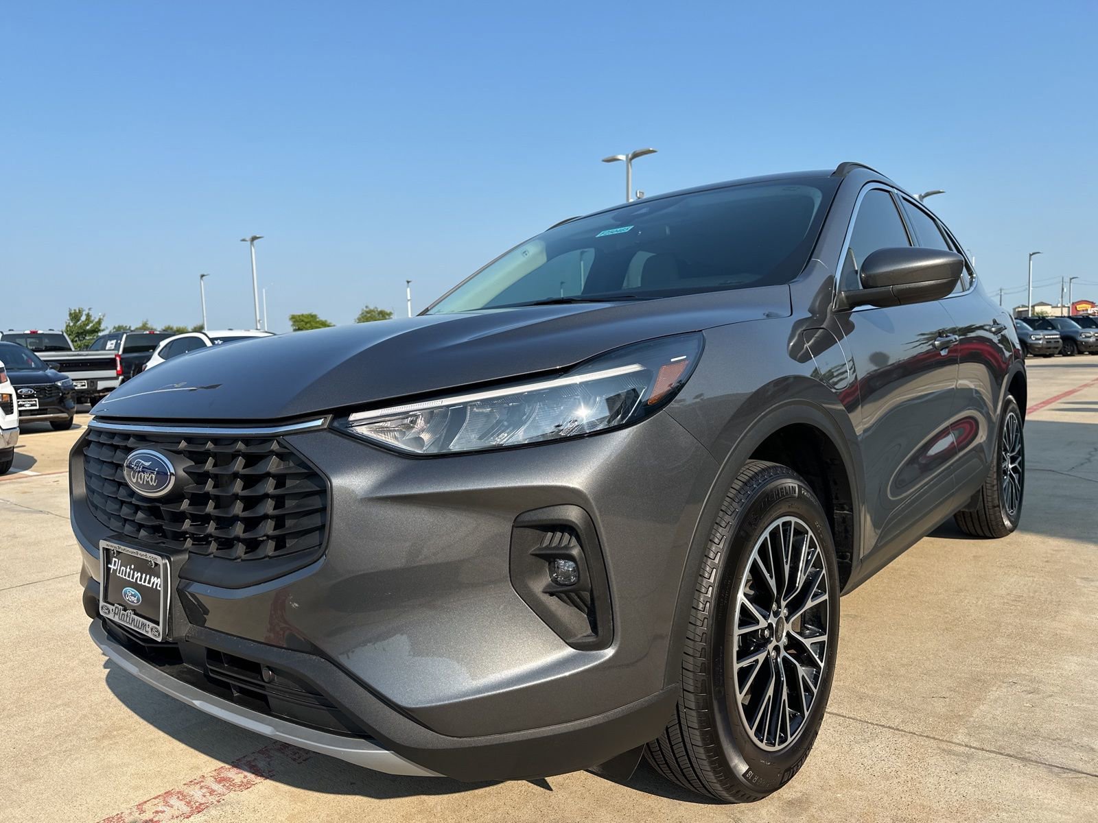 Used 2025 Ford Escape SE image 3