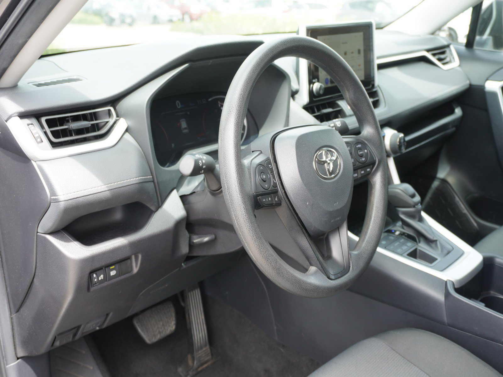 Used 2025 Toyota RAV4 XLE AWD/4WD image 19