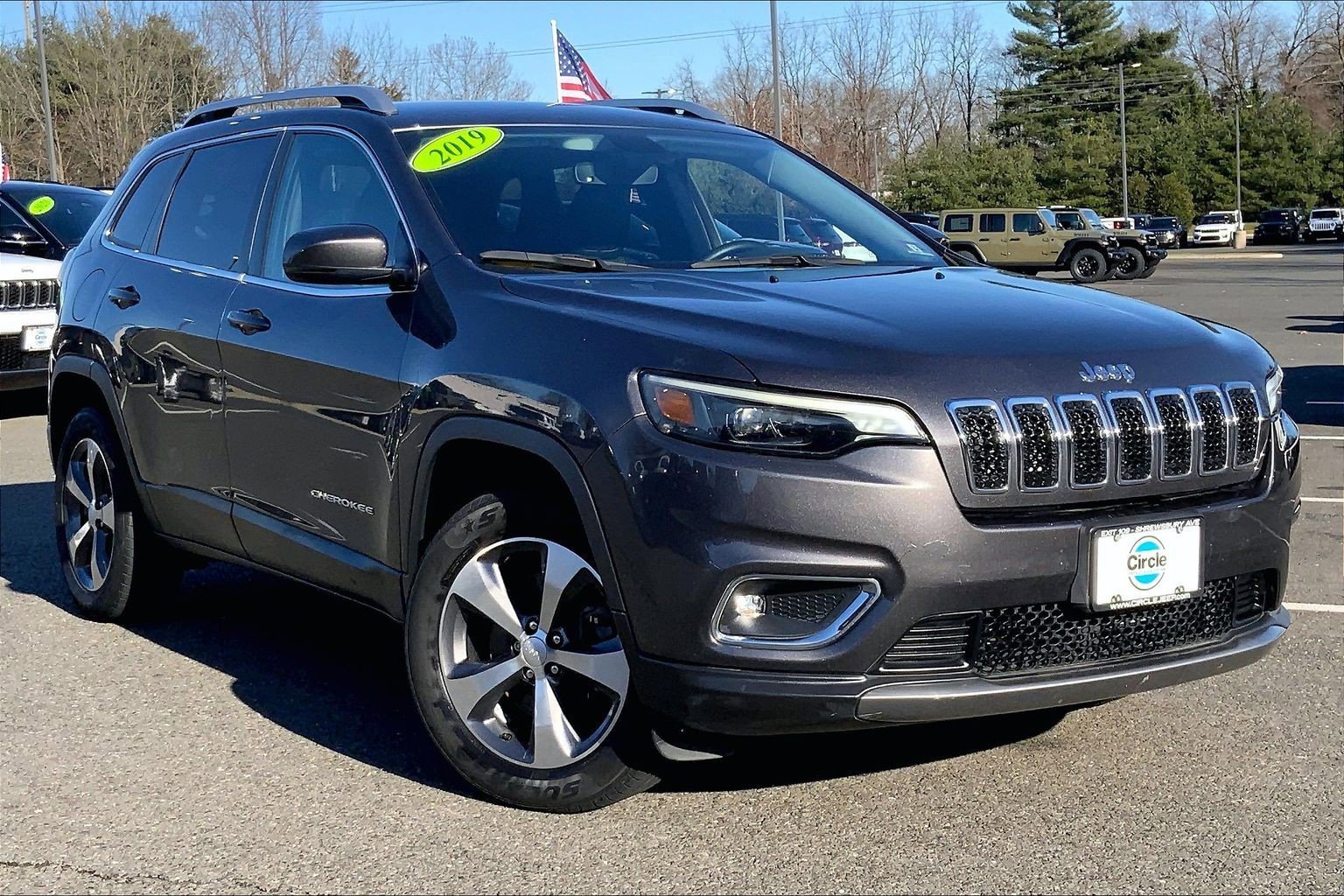 Used 2019 Jeep Cherokee Limited image 2