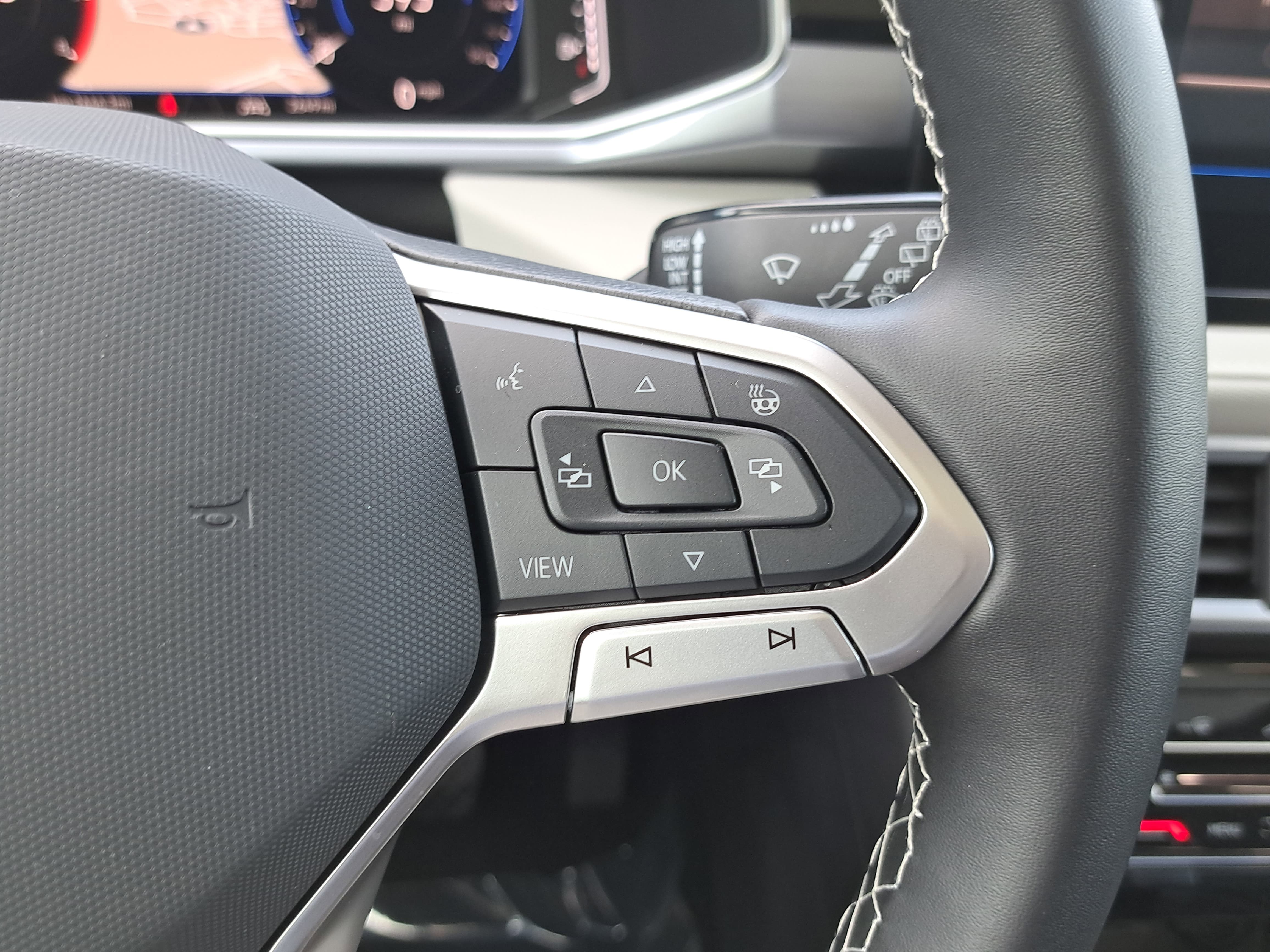 Certified 2025 Volkswagen Taos SEL AWD/4WD image 17