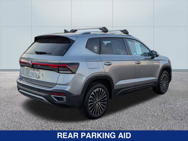 Used 2025 Volkswagen Taos SE FWD image 5