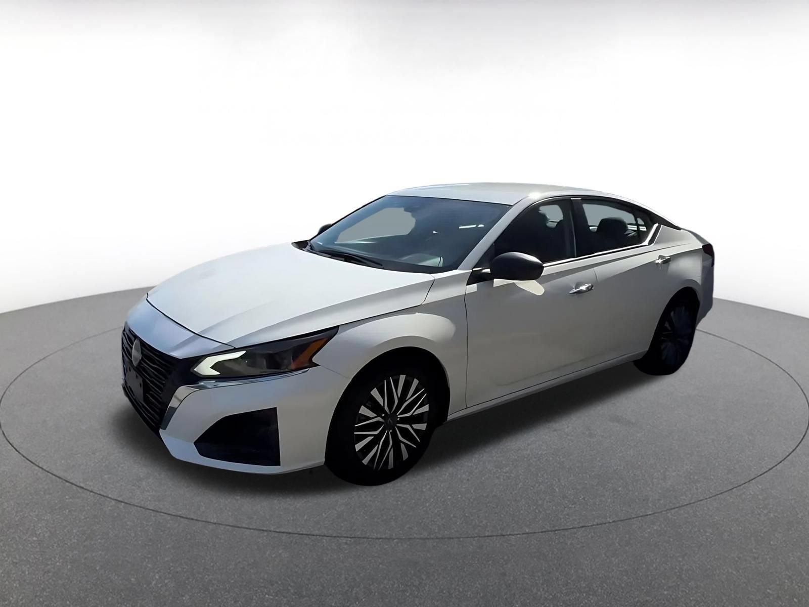 Used 2025 Nissan Altima 2.5 SV FWD image 8