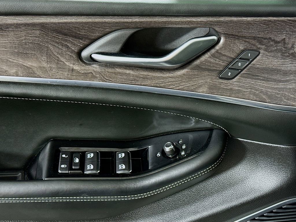 Used 2022 Jeep Grand Cherokee Overland image 25