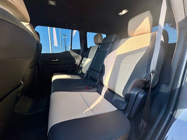 Used 2025 Lexus GX 550 AWD/4WD image 12