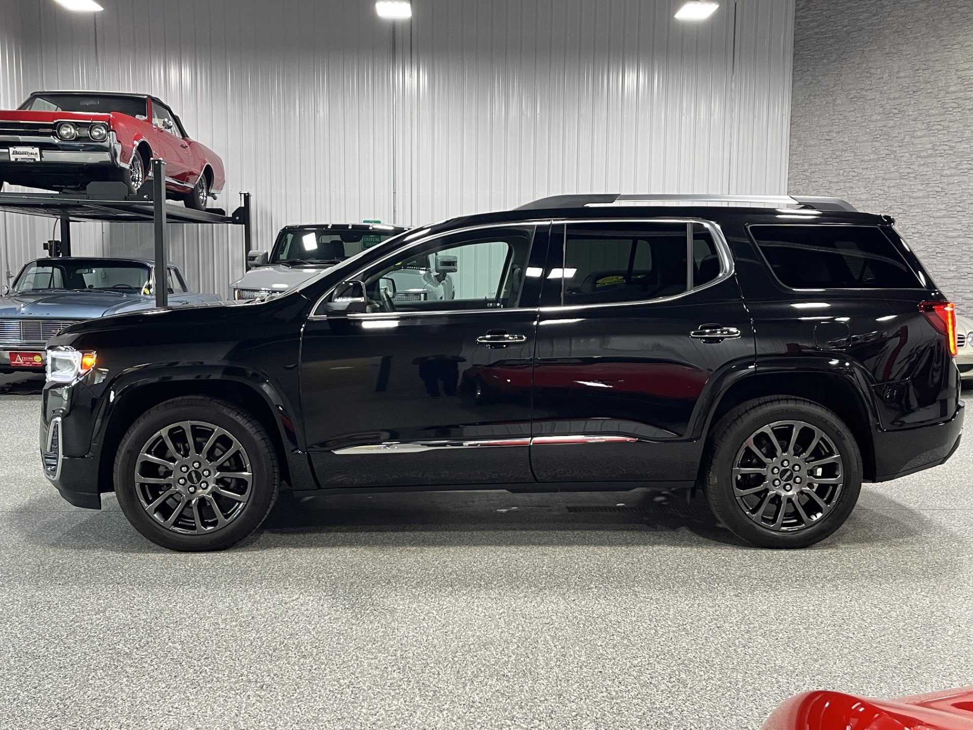Certified 2023 GMC Acadia Denali w/ Black Diamond Edition AWD/4WD image 2