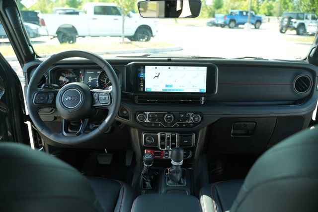 Used 2025 Jeep Gladiator Rubicon AWD/4WD image 24
