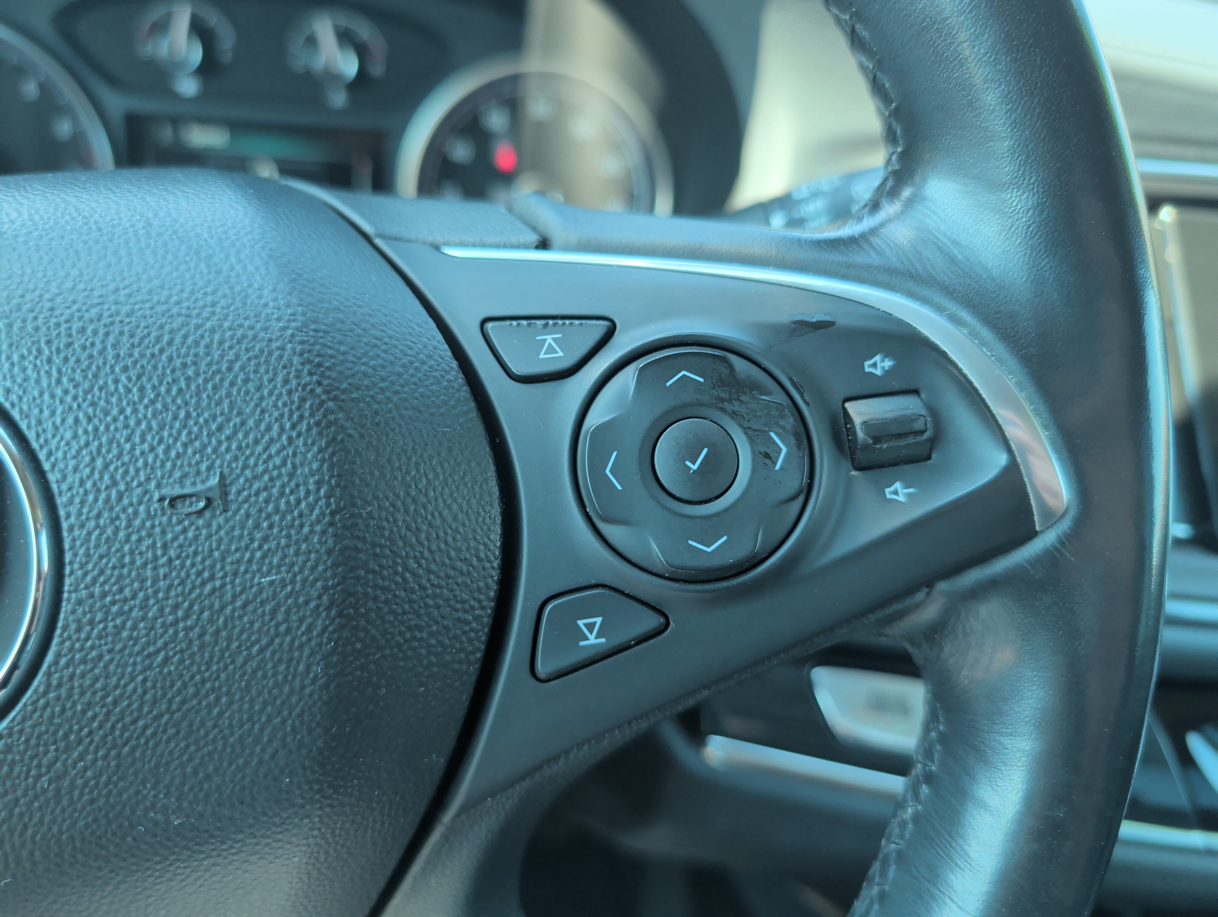 Used 2019 Buick Enclave Essence FWD image 36