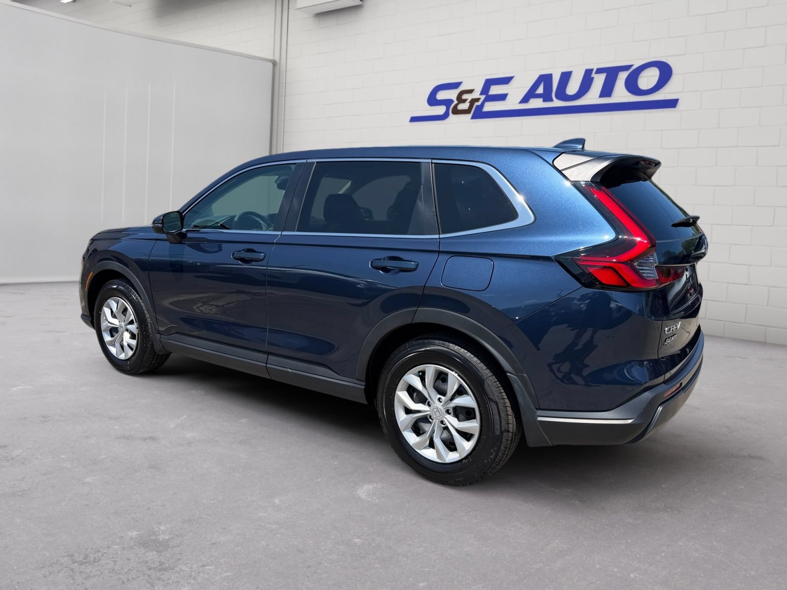 Used 2025 Honda CR-V LX image 3