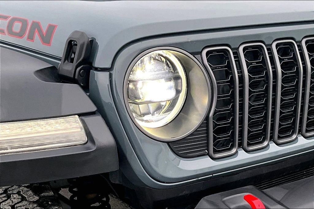 Used 2025 Jeep Wrangler Unlimited Rubicon AWD/4WD image 29