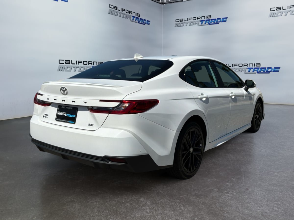 Used 2025 Toyota Camry SE AWD/4WD image 5