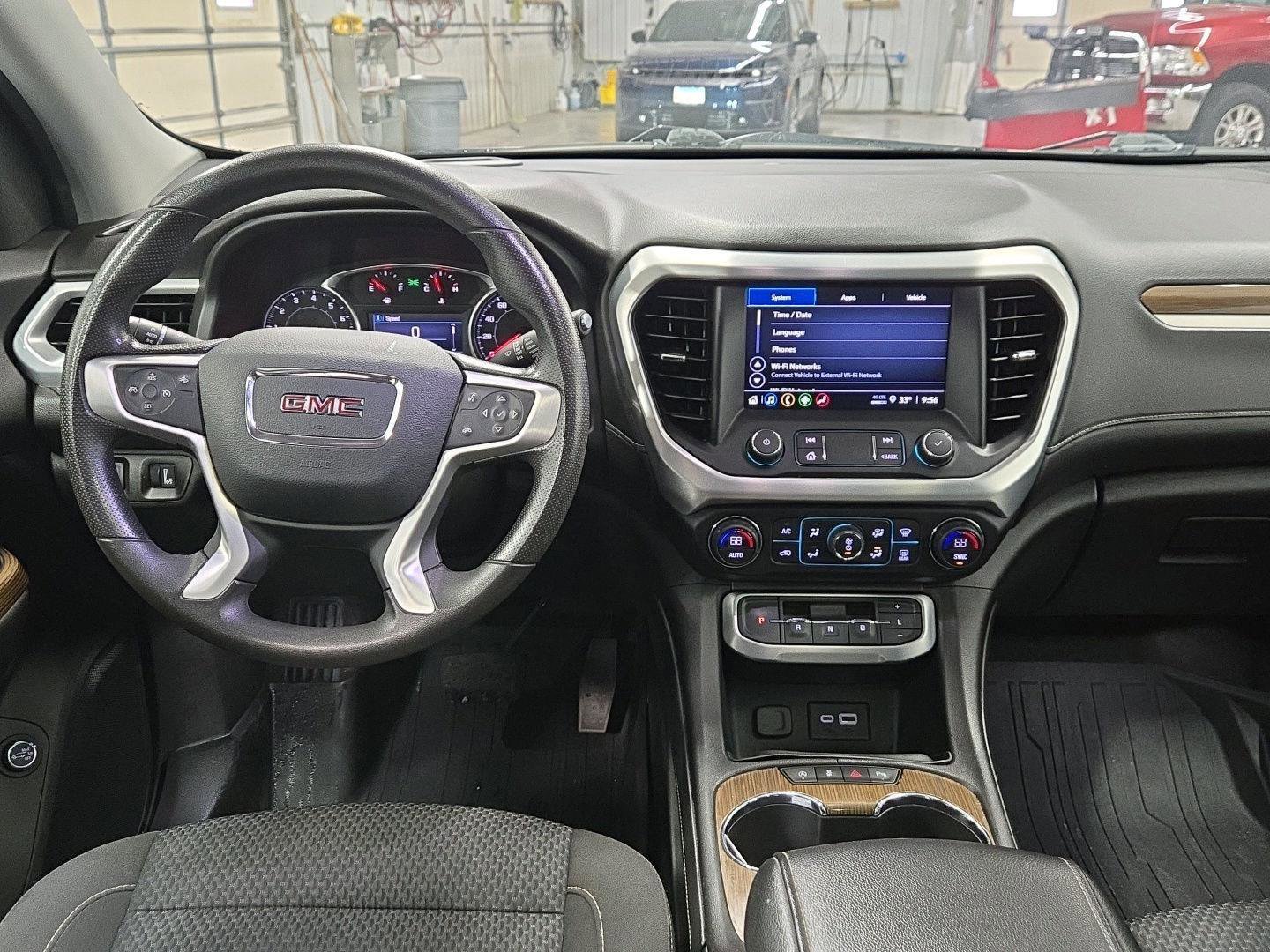 Used 2021 GMC Acadia SLE w/ Driver Convenience Package image 3