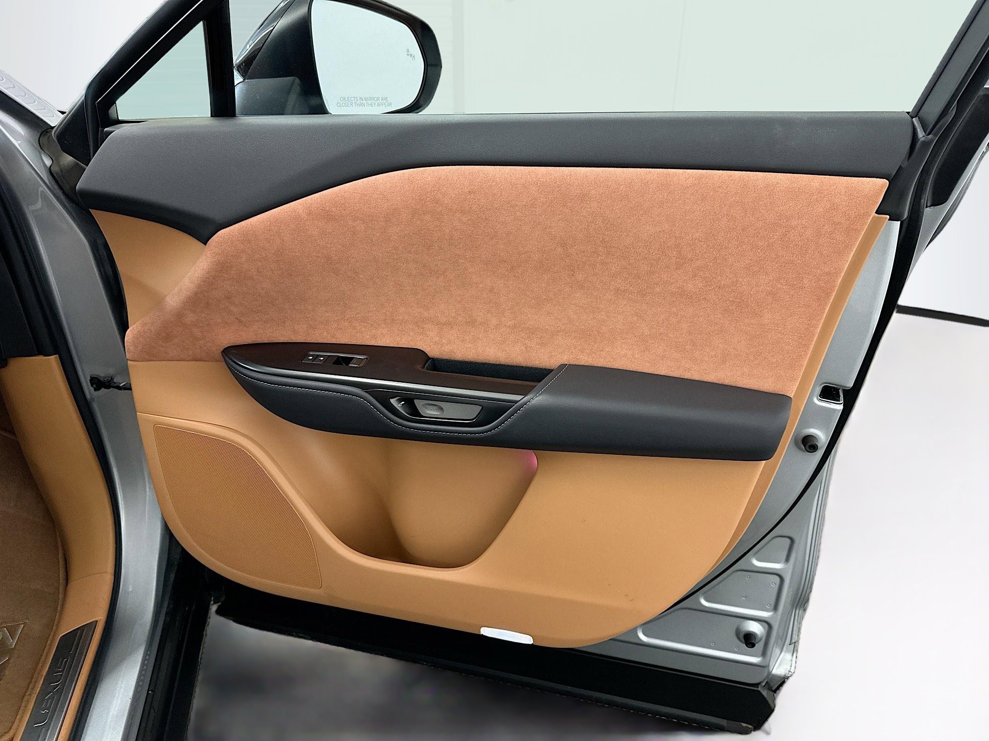 Used 2023 Lexus RZ 450e Premium w/ Accessory Package (Z1) image 35