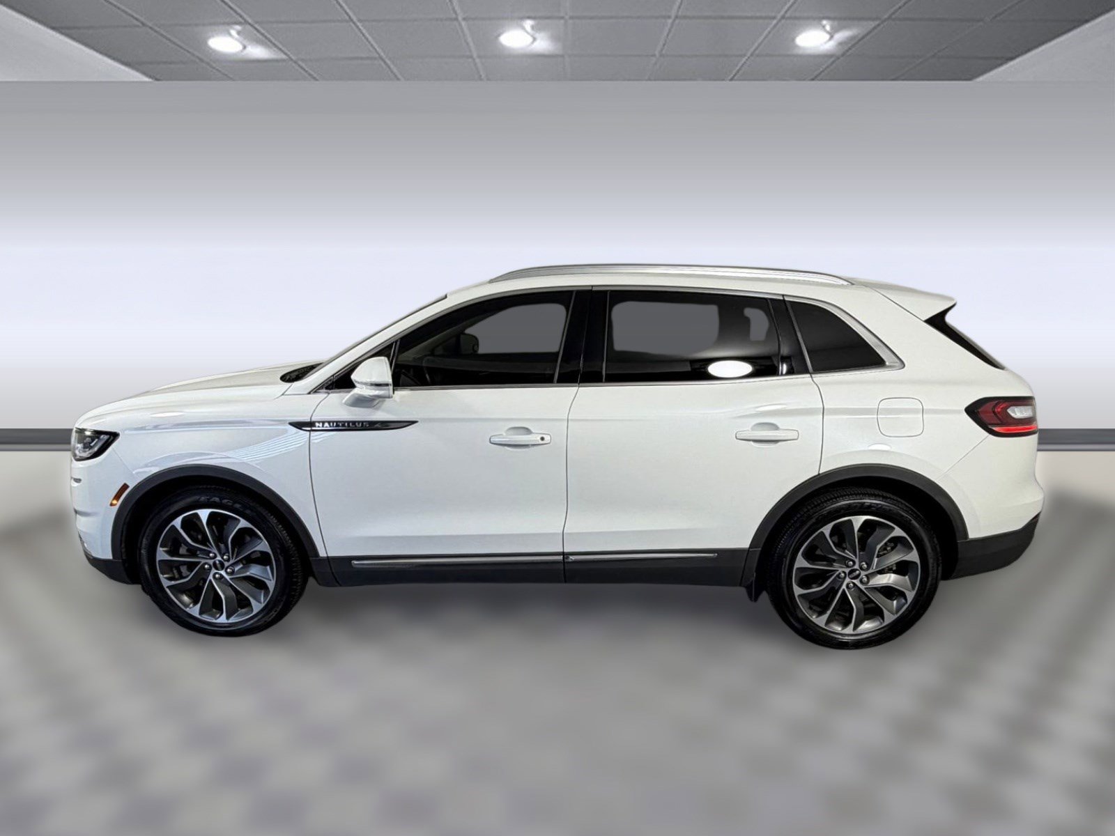 Used 2023 Lincoln Nautilus Reserve w/ Luxury Package image 2