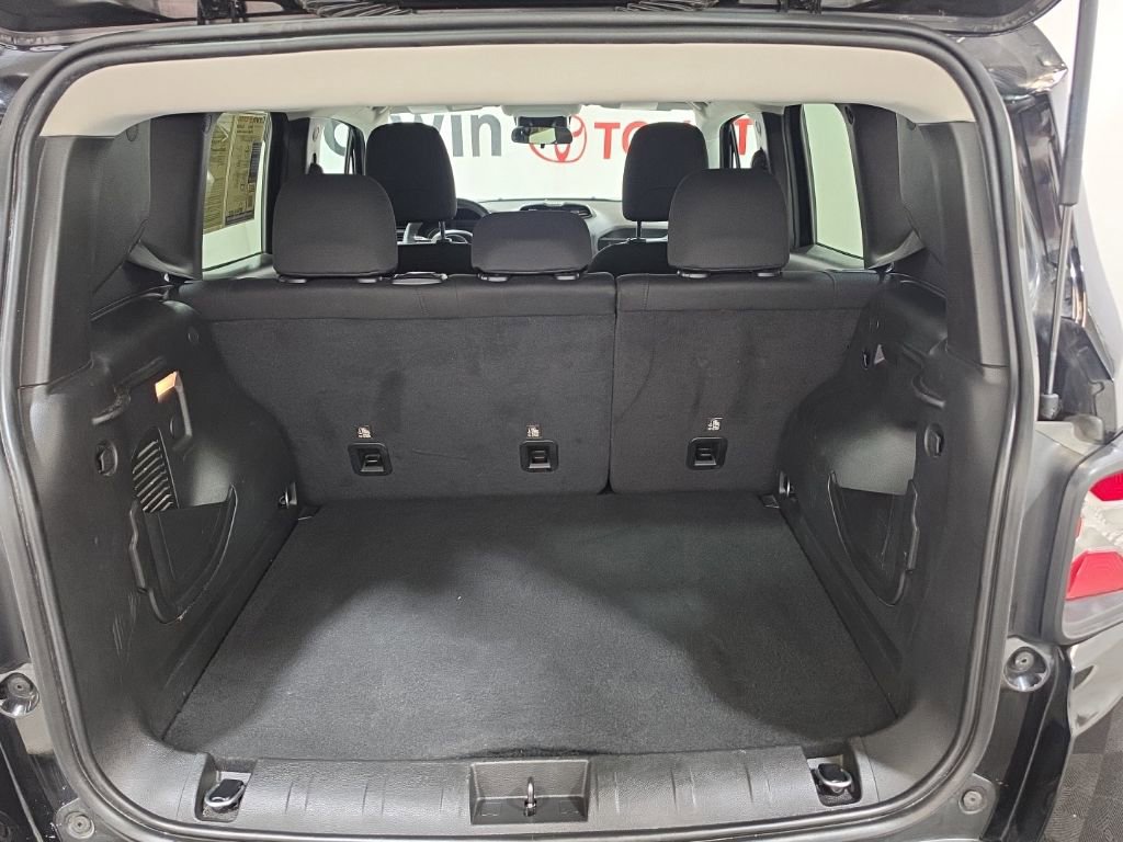 Used 2023 Jeep Renegade Latitude image 7