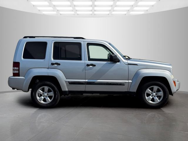 Used 2010 Jeep Liberty Sport w/ Popular Equipment Group AWD/4WD image 8