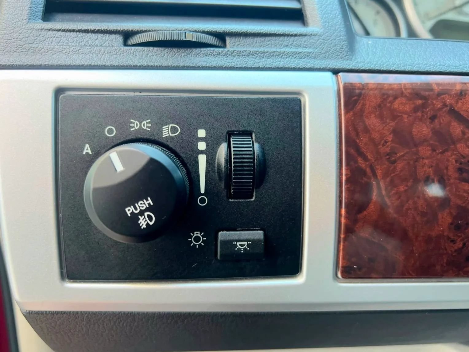 Used 2010 Chrysler Town & Country Touring Plus w/ Safetytec Group FWD image 38
