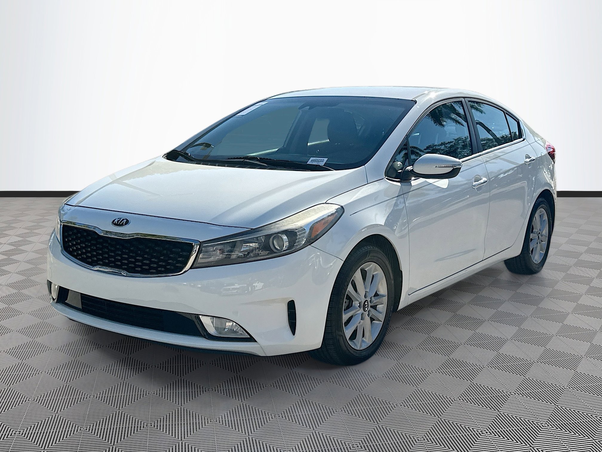Used 2017 Kia Forte S w/ S Technology Package image 3