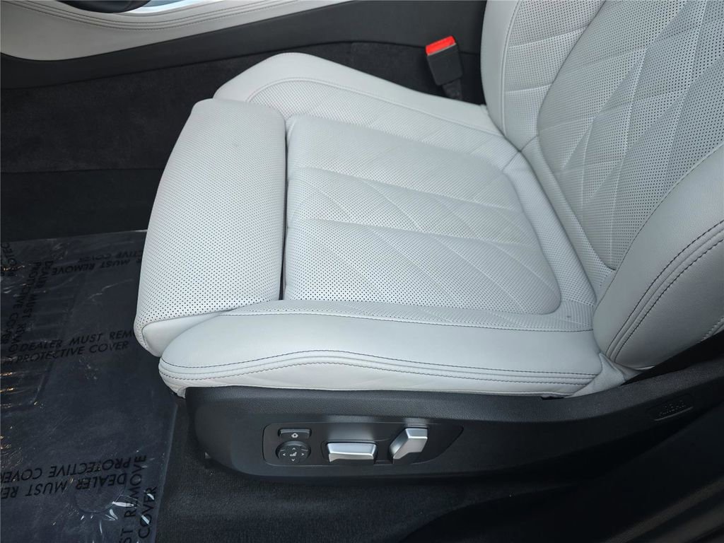 Used 2024 BMW X5 xDrive40i w/ Executive Package image 21