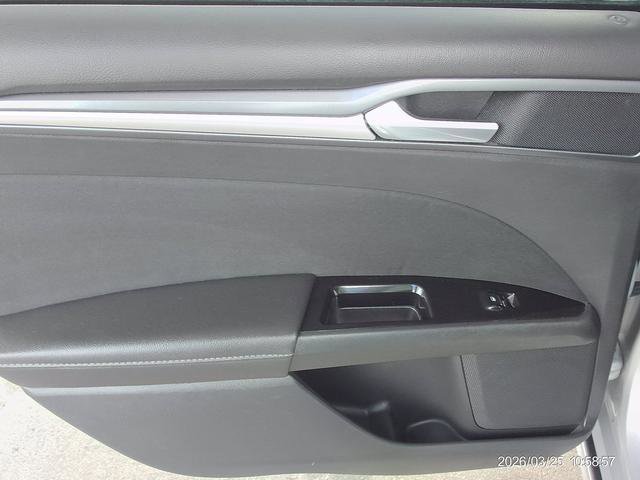 Used 2015 Ford Fusion SE FWD image 15