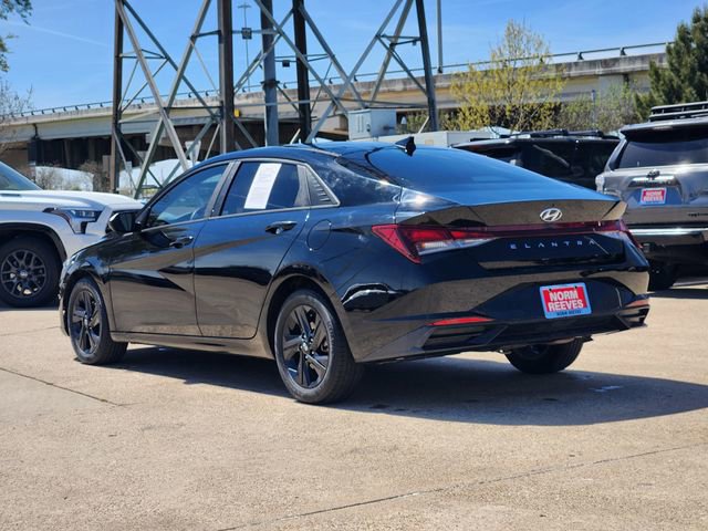 Used 2023 Hyundai Elantra SEL w/ Cargo Package image 4