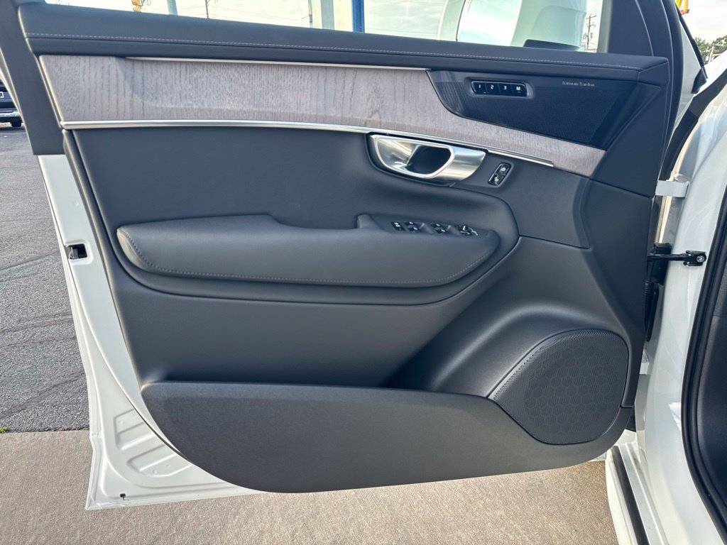 New 2027 Volvo XC90 T8 Ultra AWD/4WD image 17